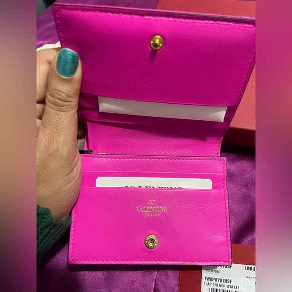 Valentino Fuscia Roman stud Wallet - Picture 4 of 13